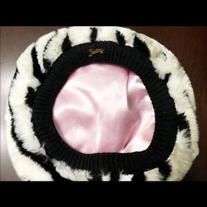 Juicy Couture Berét and Scarf